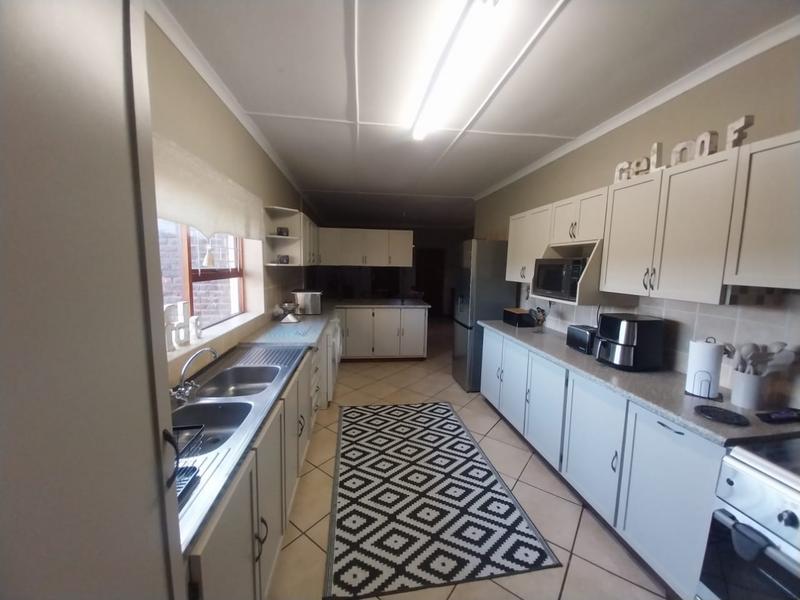 4 Bedroom Property for Sale in Humansdorp Eastern Cape